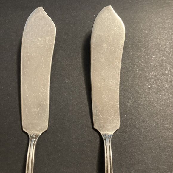 Wm Rogers Homestead Silverplate 2 FLAT HANDLE BUTTER SPREADERS 1922 Vintage - Picture 3 of 8